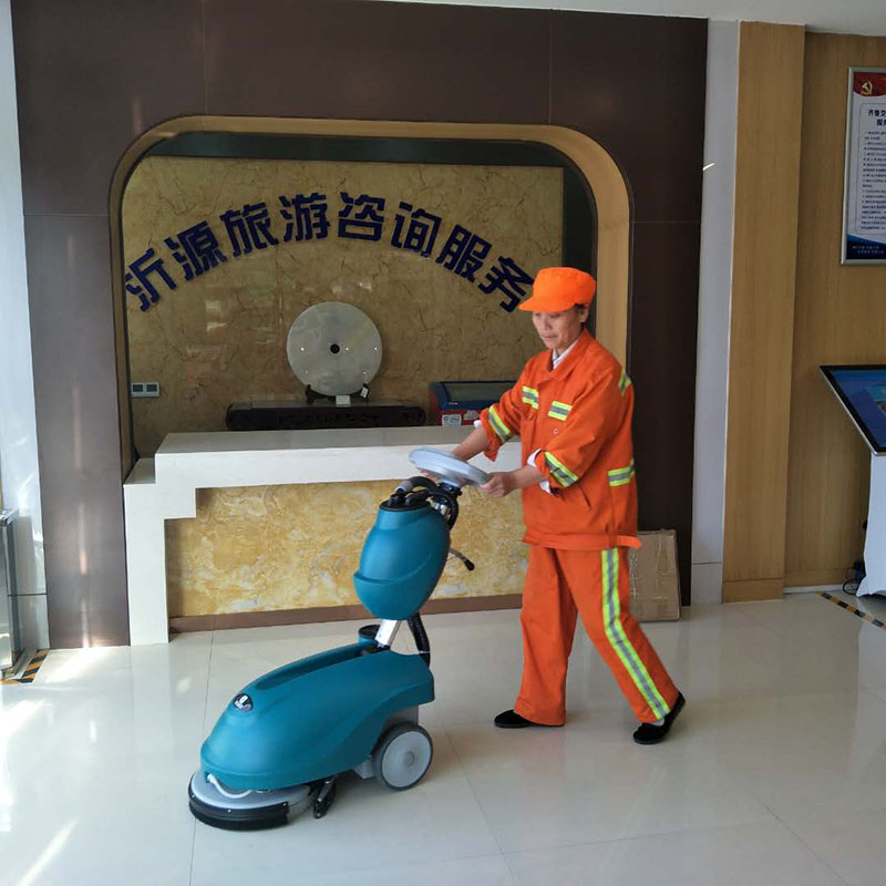 鼎潔盛世DJ350小型手推式洗地機用于服務(wù)區(qū)