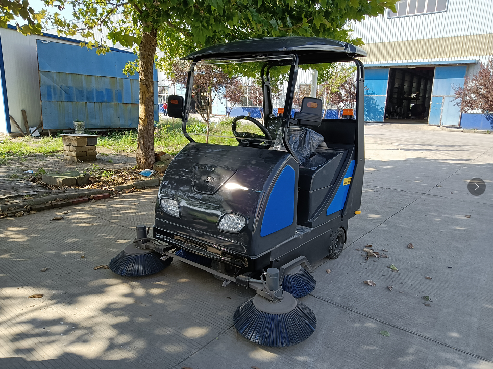 中小型廠區(qū)清掃車推薦鼎潔盛世DJ1800A掃地機(jī)17