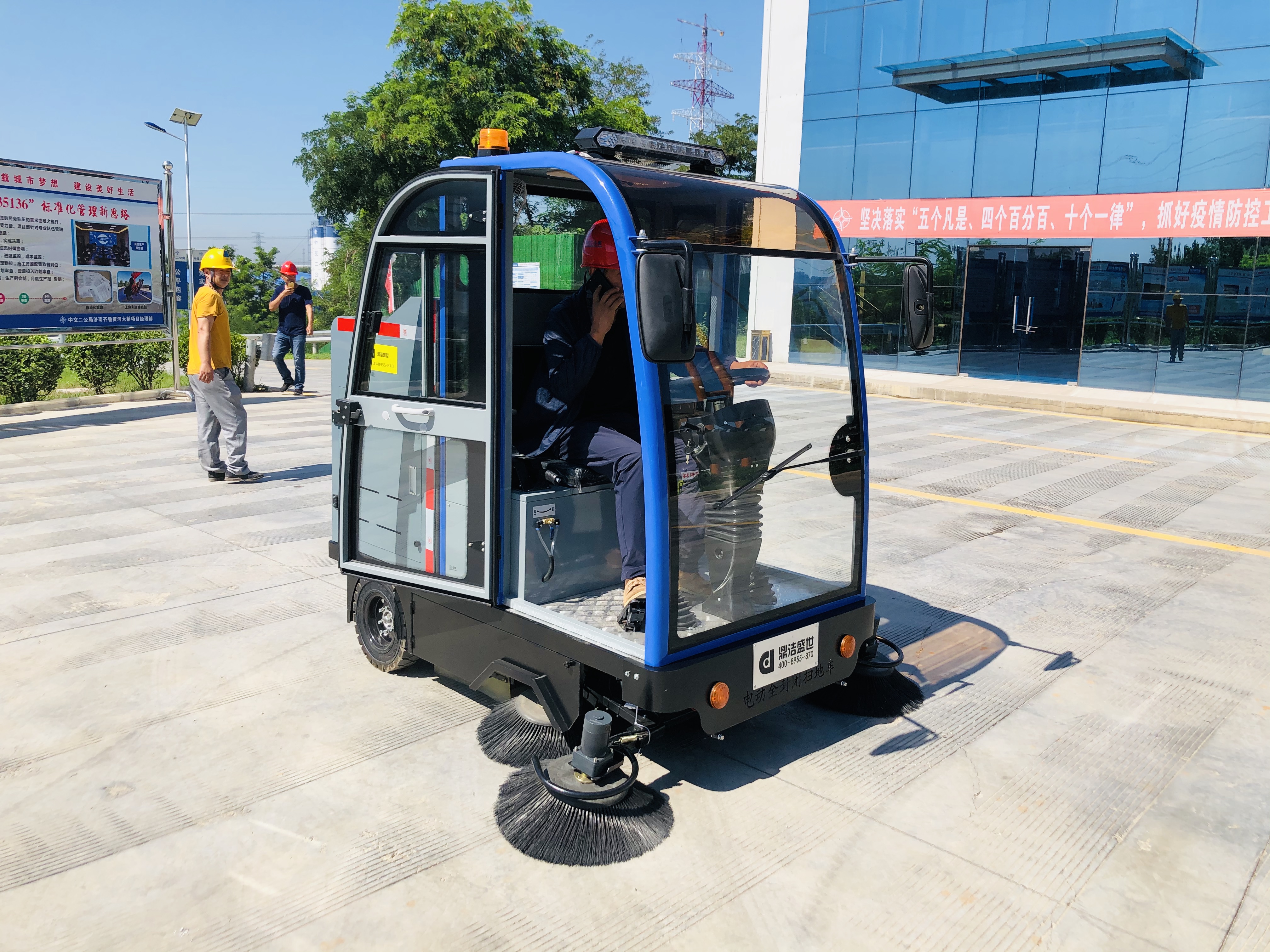 濟(jì)南某工廠采購鼎潔盛世DJ2210電動(dòng)掃地車51