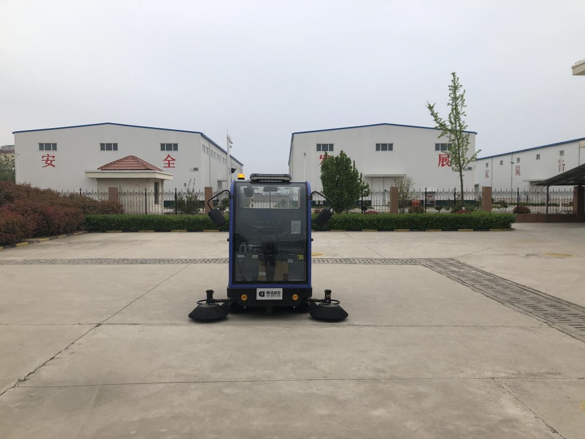 菏澤中儲(chǔ)綿交機(jī)掃地車